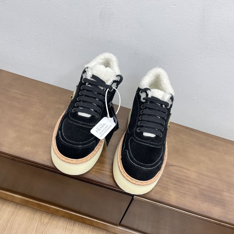Pra*a casual shoes